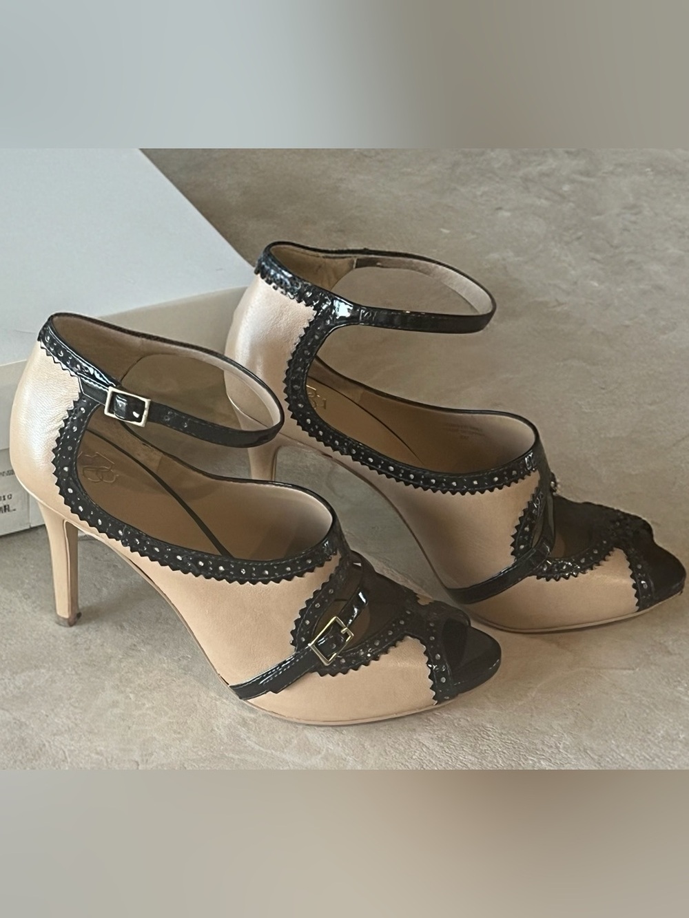 Ann Taylor Macey Peep Toe Heels 8 Nude Black Patent Retro NIB